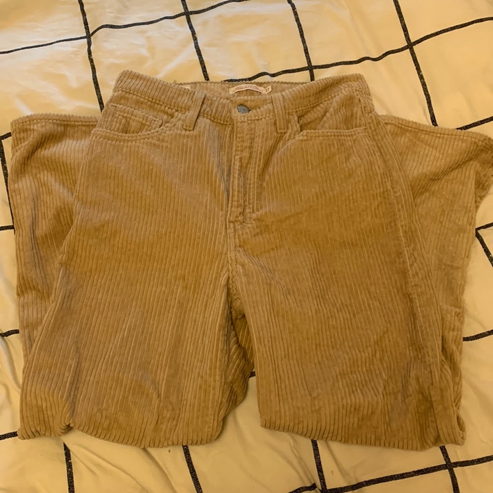 Levi’s corduroy rib cage straight ankle pants!🤎